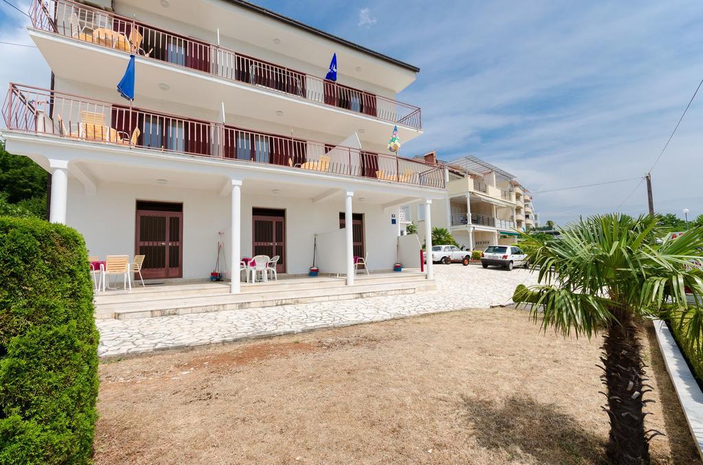 Apartments Rozaria Dramalj Exterior photo